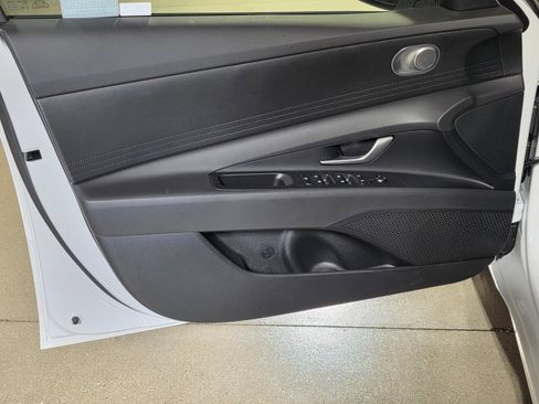 Used 2026 Hyundai Elantra SE FWD image 16