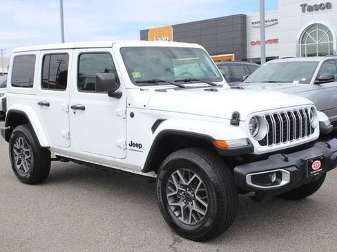Used 2025 Jeep Wrangler Unlimited Sahara AWD/4WD image 1