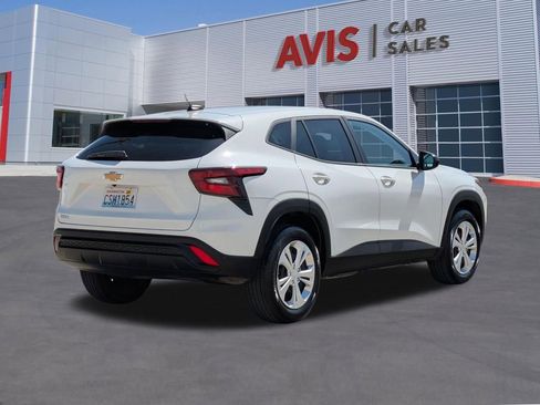 Used 2025 Chevrolet Trax LS FWD image 5