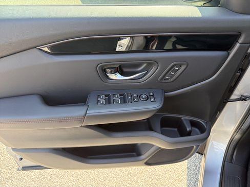 Used 2025 Honda Pilot TrailSport image 19