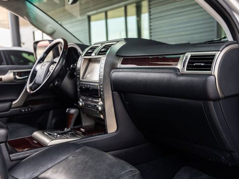 Used 2018 Lexus GX 460 image 41