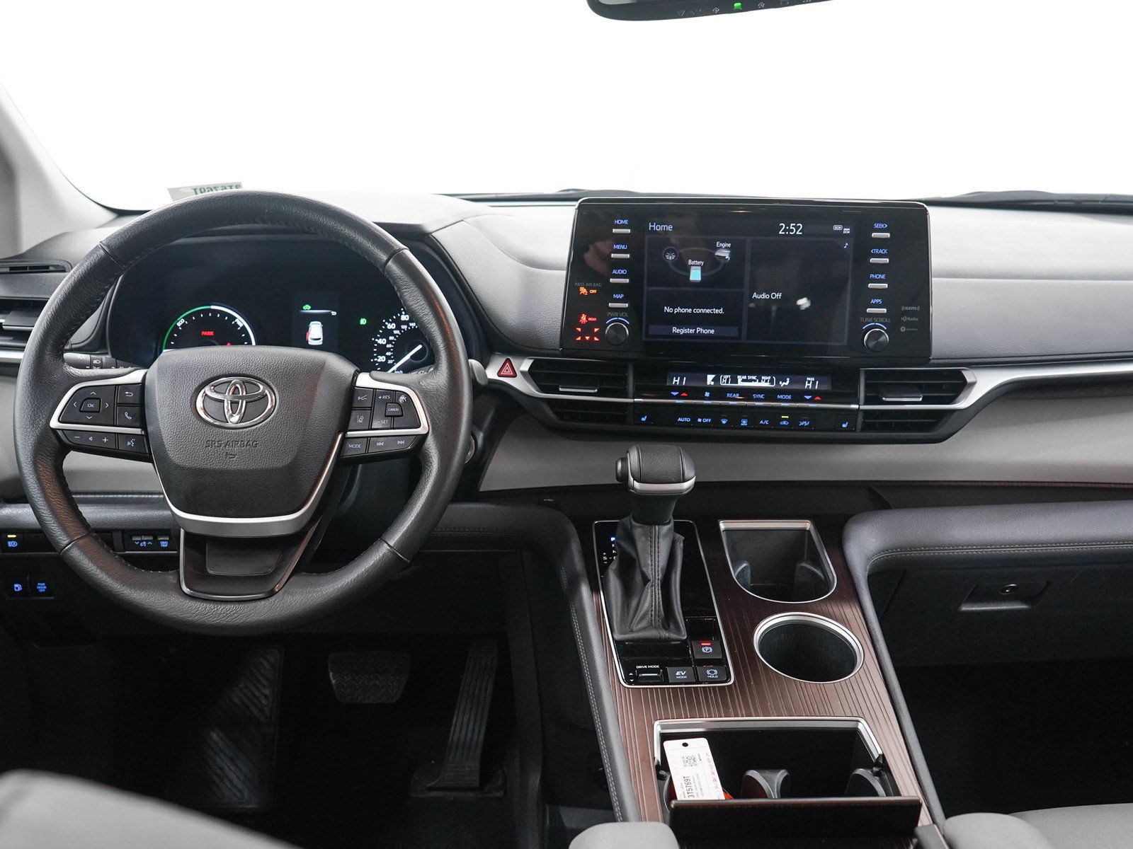 Used 2024 Toyota Sienna XLE AWD/4WD image 17
