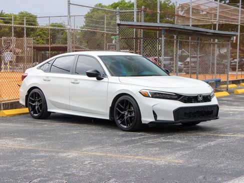 Used 2025 Honda Civic Sport image 3