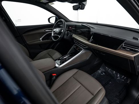 Used 2025 Audi Q5 Premium w/ Convenience Package AWD/4WD image 9