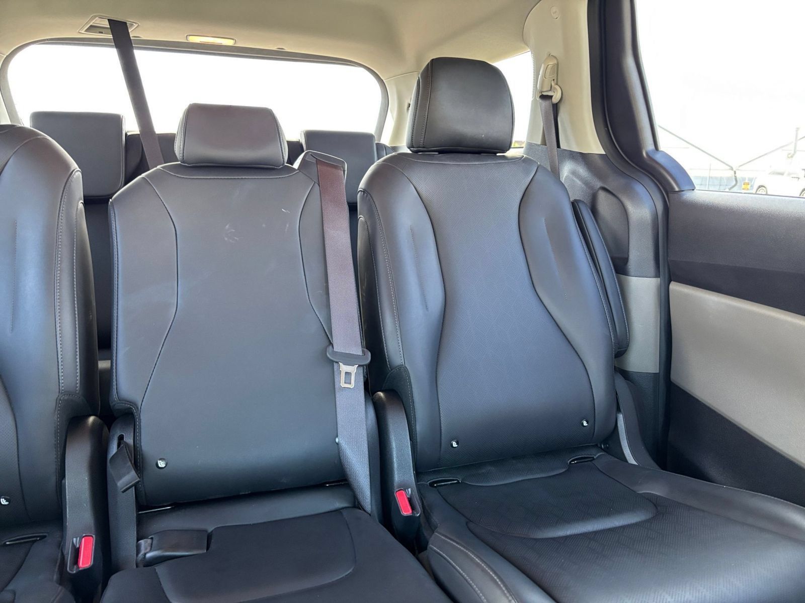 Used 2026 Kia Carnival FWD image 39