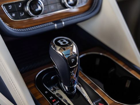Used 2023 Bentley Bentayga AWD/4WD image 36