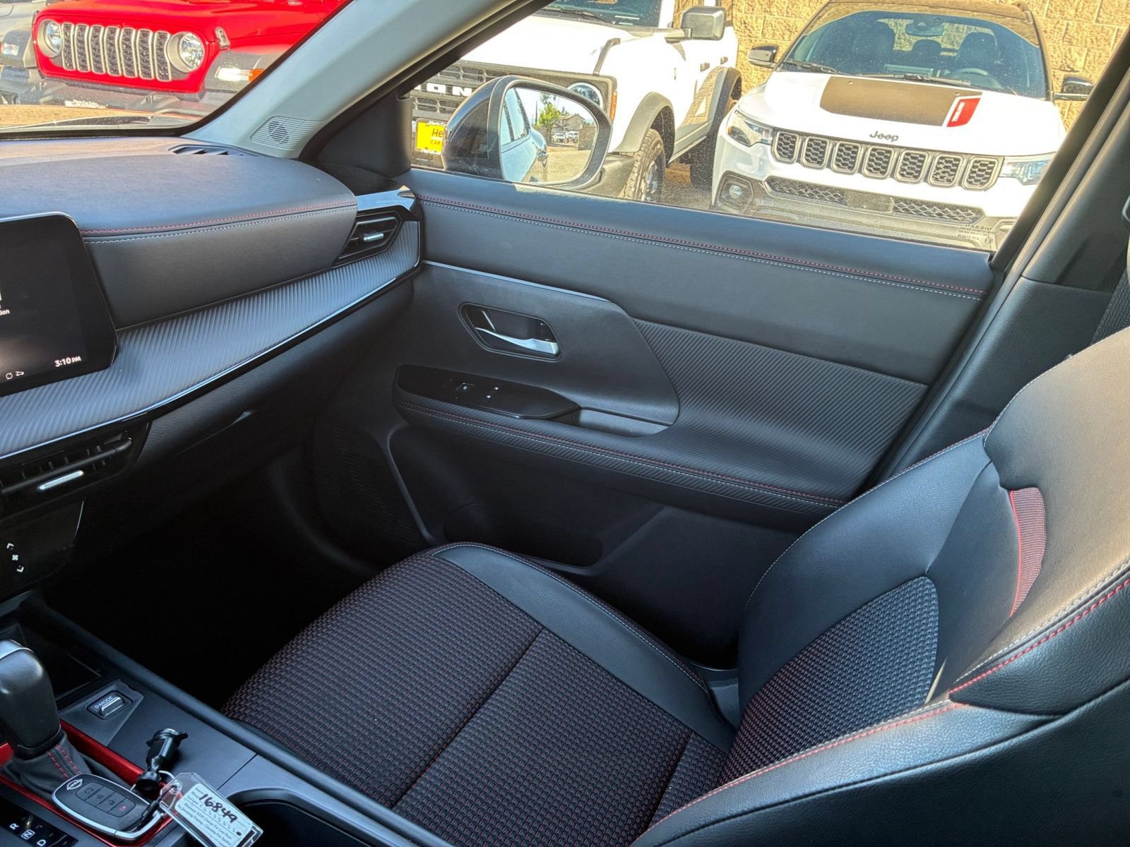 Used 2026 Nissan Kicks SR FWD image 35