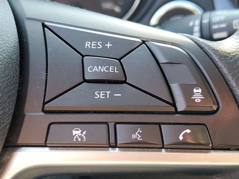 Used 2019 Nissan Rogue SV image 19