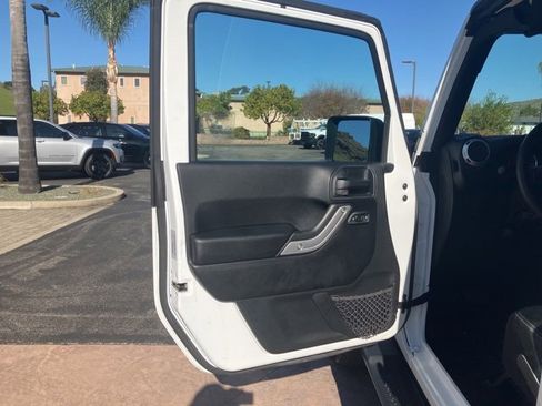 Used 2016 Jeep Wrangler Unlimited Sahara w/ Connectivity Group image 11