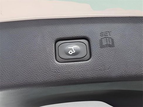 Used 2023 Ford Edge SEL w/ Convenience Package image 11