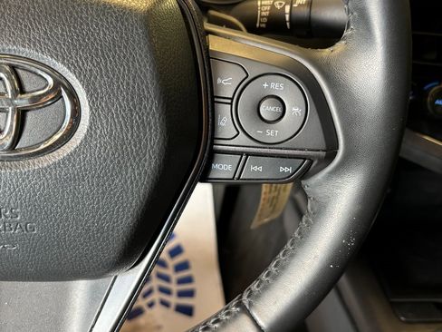 Used 2022 Toyota Camry SE image 12