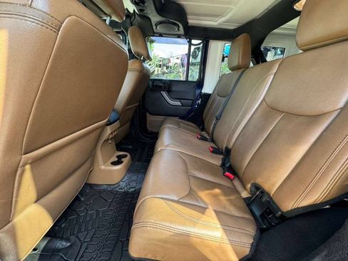 Used 2013 Jeep Wrangler Unlimited Sahara w/ Dual Top Group AWD/4WD image 18