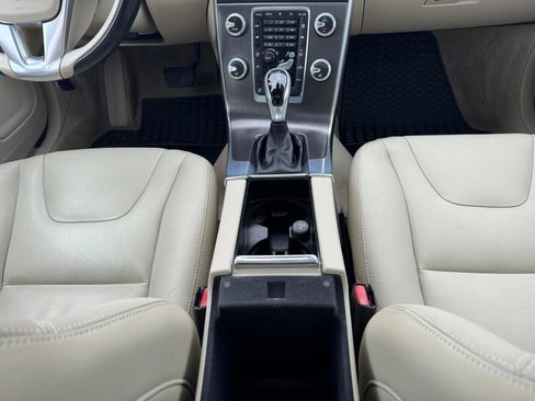 Used 2016 Volvo V60 T5 Premier image 12