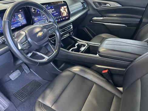 Used 2025 Chevrolet Traverse LT FWD image 10