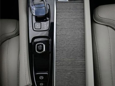 Used 2024 Volvo XC90 T8 Ultimate w/ Lounge Package image 10