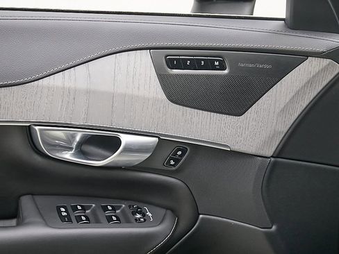 Used 2024 Volvo XC90 B6 Ultimate w/ Protection Package Premier image 11