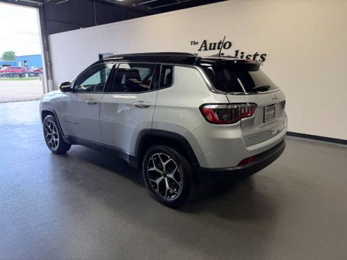 Used 2025 Jeep Compass Limited AWD/4WD image 2