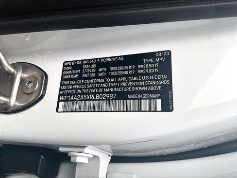 Certified 2024 Porsche Macan AWD/4WD image 35