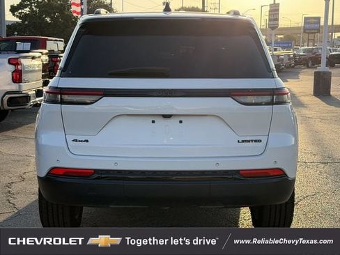 Used 2023 Jeep Grand Cherokee Limited w/ Black Appearance Package AWD/4WD image 7