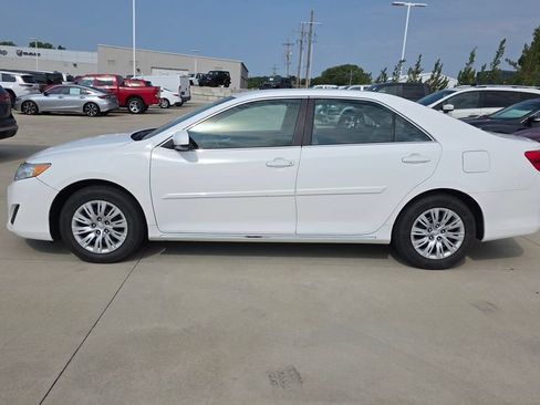 Used 2014 Toyota Camry LE FWD image 2