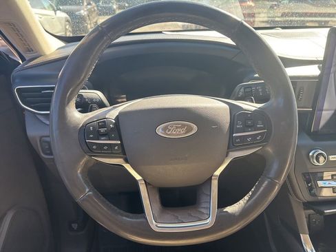 Used 2020 Ford Explorer Platinum w/ Premium Technology Package image 9