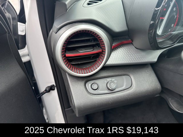 Used 2025 Chevrolet Trax RS w/ Driver Confidence Package FWD image 16