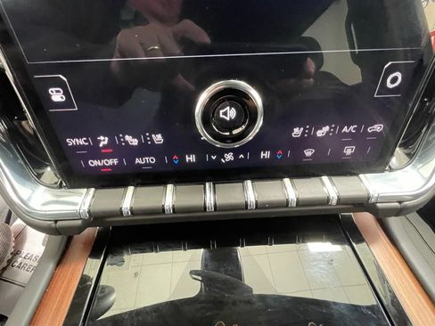 Used 2025 GMC Yukon Denali AWD/4WD image 26
