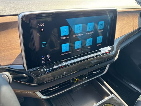 Used 2026 Volkswagen Atlas SE FWD image 17