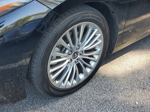 Used 2022 Toyota Avalon Limited image 6