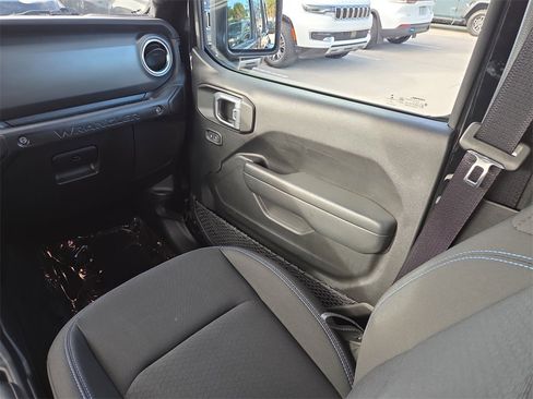 Used 2022 Jeep Wrangler Unlimited Rubicon 4xe image 19