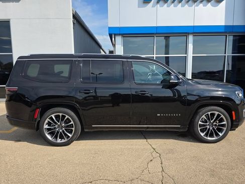 Used 2024 Jeep Wagoneer Series III w/ Premium Group I AWD/4WD image 4