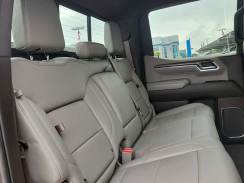 Used 2022 Chevrolet Silverado 1500 LTZ w/ LTZ Premium Package AWD/4WD image 17