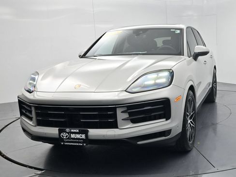 Used 2025 Porsche Cayenne S AWD/4WD image 3
