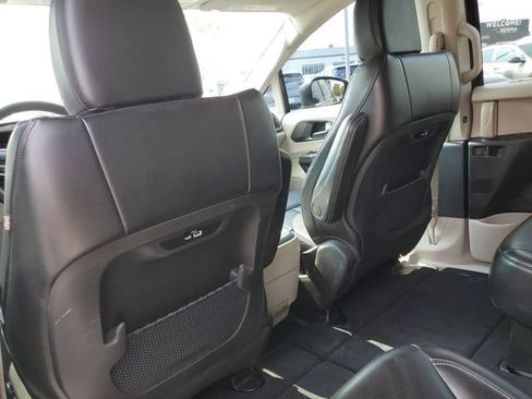 Used 2023 Chrysler Pacifica Touring-L FWD image 11