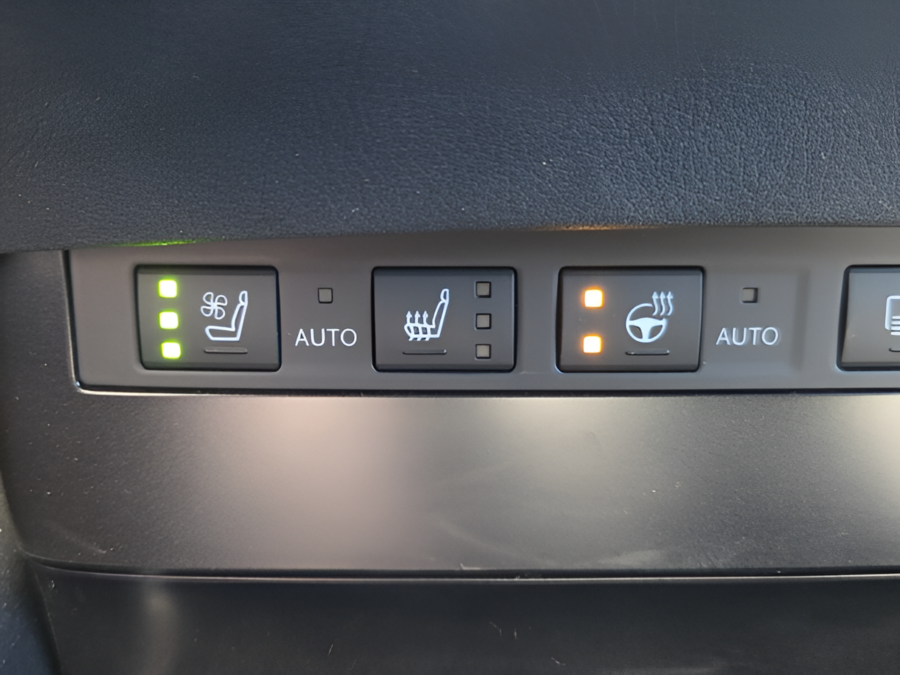 Certified 2024 Lexus ES 300h F Sport w/ Accessory Package (Z2) FWD image 19