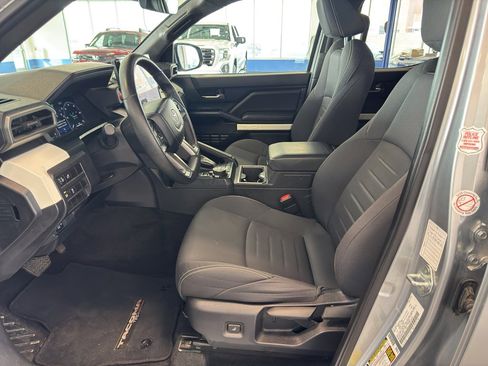 Used 2024 Toyota Tacoma TRD Off-Road image 10