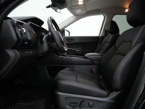 Used 2025 Nissan Pathfinder SV AWD/4WD image 12