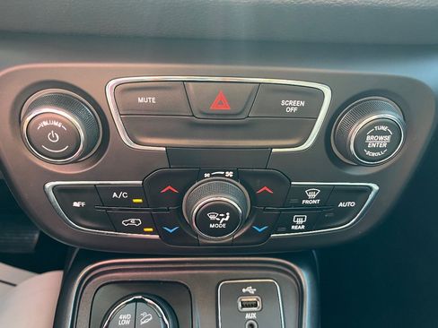 Used 2018 Jeep Compass Trailhawk w/ Leather Interior Group AWD/4WD image 15