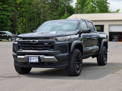 Used 2024 Chevrolet Colorado Trail Boss w/ Advanced Trailering Package AWD/4WD image 1
