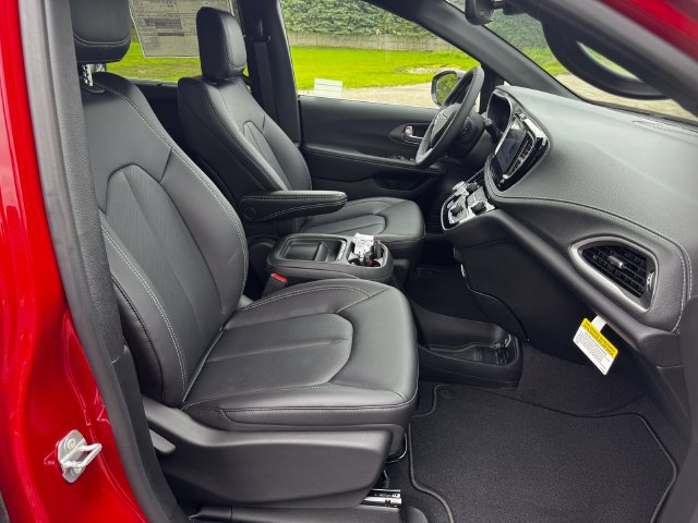 New 2027 Chrysler Pacifica Select FWD image 14