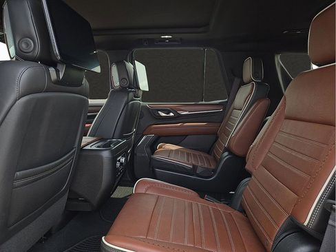 Used 2023 GMC Yukon Denali Ultimate AWD/4WD image 10