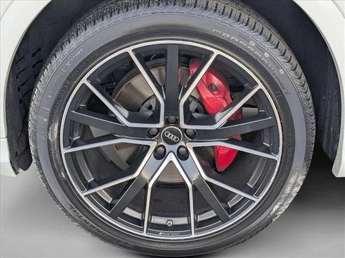 Used 2022 Audi Q8 Premium Plus w/ Premium Plus Package image 21