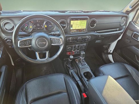 Used 2023 Jeep Wrangler Unlimited Rubicon 4xe w/ Cold Weather Group AWD/4WD image 11