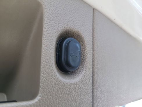 Used 2018 Chevrolet Tahoe Premier RWD image 11