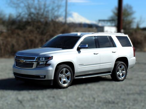 Used 2017 Chevrolet Tahoe Premier image 3