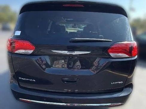 Used 2020 Chrysler Pacifica Limited image 7