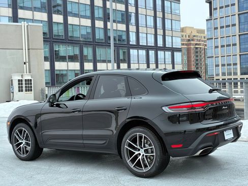 Certified 2026 Porsche Macan AWD/4WD image 3