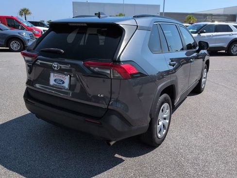 Used 2021 Toyota RAV4 LE FWD image 4