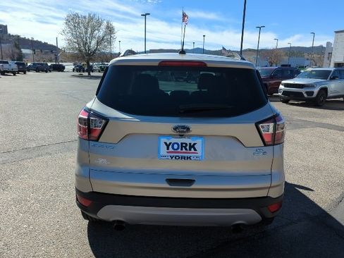 Used 2017 Ford Escape SE w/ Equipment Group 201A image 5