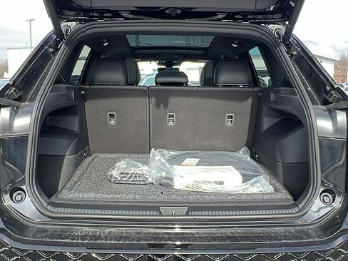 New 2026 Volkswagen Tiguan SE R-Line AWD/4WD image 14